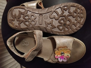 Sandalen für Kinder. Bild 3