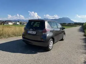 Toyota Verso S 1,4 D-4D90 Active Kombi   Family Van (2015) Bild 4