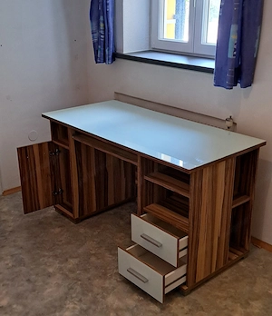 Schreibtisch Bild 2