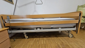 Verkaufe Pflegebett Bild 3