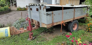Traktor Anhänger gebremst