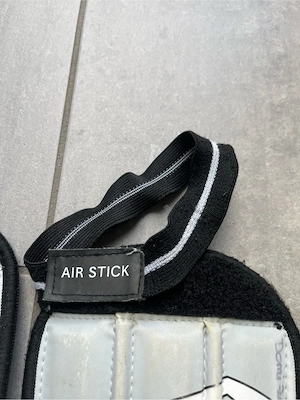 Schienbeinschoner Reusch 12 76 202 Air Stick in Größe small Bild 9