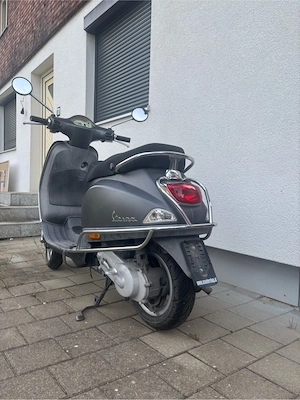 leichtbeschädigte Vespa Bild 4