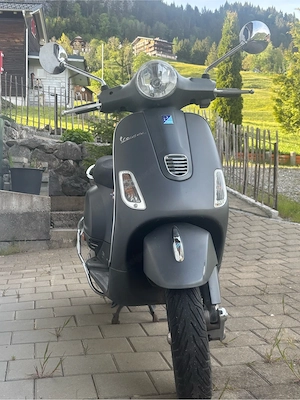 leichtbeschädigte Vespa Bild 2