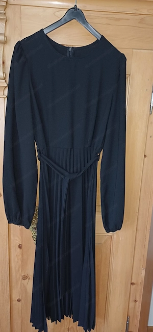 Schwarzes schlichtes Damenkleid Bild 3