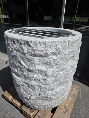 Granitbrunnen   Granittrog "Grander" inkl. V2A Edelstahlarmatur - Unikat Bild 3