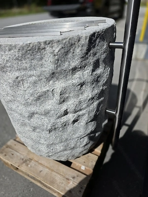 Granitbrunnen   Granittrog "Grander" inkl. V2A Edelstahlarmatur - Unikat Bild 7
