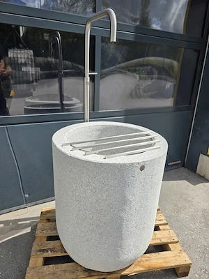Granitbrunnen   Granittrog "Grander" inkl. V2A Edelstahlarmatur - Unikat