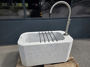 Granitbrunnen   Granittrog "Grander" inkl. V2A Edelstahlarmatur - Unikat
