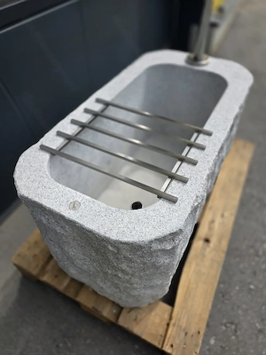 Granitbrunnen   Granittrog "Grander" inkl. V2A Edelstahlarmatur - Unikat Bild 5