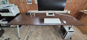 Verkaufe breiten robusten Schreibtisch (200 x 80) mit Kabelführung Bild 2