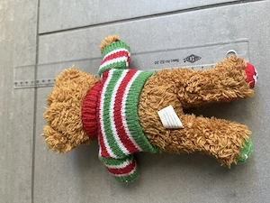 Kuscheliger Teddybär mit gestricktem Weihnachtspullover Bild 2