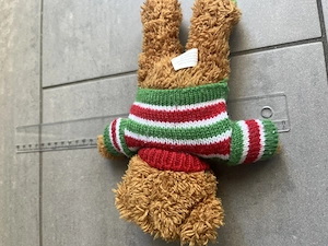 Kuscheliger Teddybär mit gestricktem Weihnachtspullover Bild 4