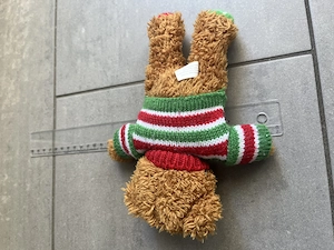 Kuscheliger Teddybär mit gestricktem Weihnachtspullover Bild 5