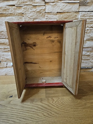 Puppen-Kleiderkasten, altes Kästchen Bild 3
