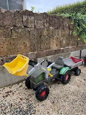 Fendt Traktor mit Anhänger