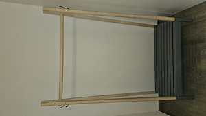 Holz-Garderobenständer mit Kleiderstange, Haken und Ablage Bild 5