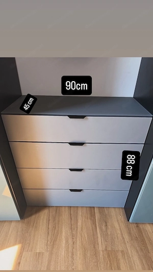 Kleiderschränk Bild 4