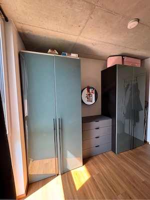 Kleiderschränk Bild 2