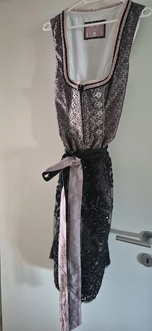 Dirndl ungetragen Bild 2