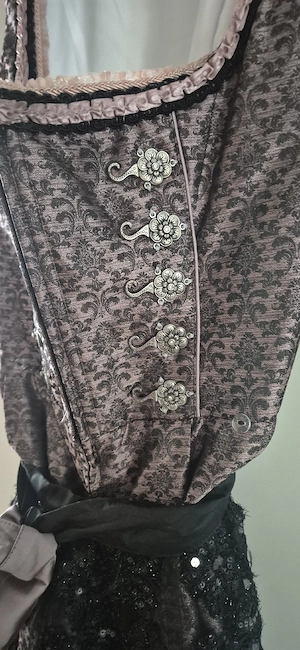 Dirndl ungetragen Bild 4