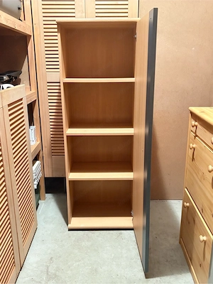 Schrank   Regal mit Tür und viel Stauraum  Bild 2