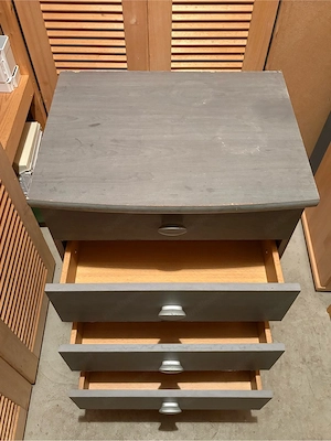Graue Kommode mit 5 Schubladen  Bild 2