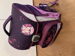 Schultasche mit Zubehör Bild 3