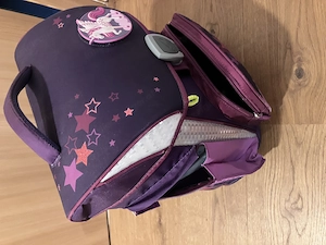 Schultasche mit Zubehör Bild 4