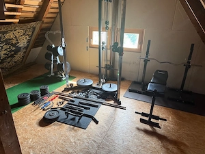 Home Gym mit Kabelturm 