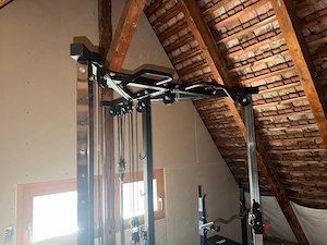 Home Gym mit Kabelturm  Bild 4