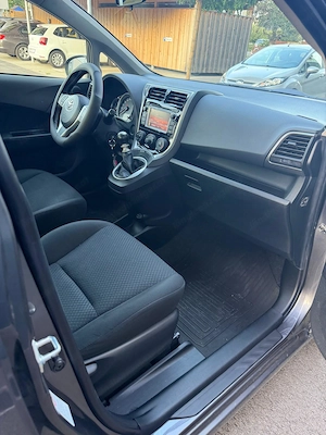 Toyota Verso S 1,4 D-4D90 Active Kombi   Family Van (2015) Bild 7