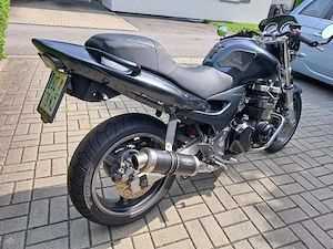 Kawasaki ZR-7 Café Racer Bild 3