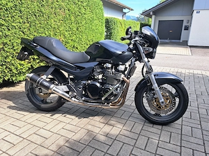 Kawasaki ZR-7 Café Racer Bild 2