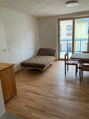 Provisionsfrei: Moderne Dachgeschosswohnung mit großer Terrasse in verkehrsarmer Seitengasse Bild 5