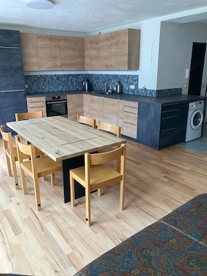 Provisionsfrei: Moderne Dachgeschosswohnung mit großer Terrasse in verkehrsarmer Seitengasse Bild 2