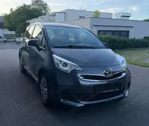 Toyota Verso S 1,4 D-4D90 Active Kombi   Family Van (2015) Bild 7
