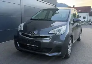 Toyota Verso S 1,4 D-4D90 Active Kombi   Family Van (2015) Bild 3