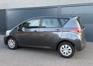 Toyota Verso S 1,4 D-4D90 Active Kombi   Family Van (2015) Bild 2