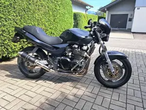 Kawasaki ZR-7 Café Racer