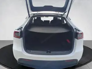Tesla Model Y  Bild 9