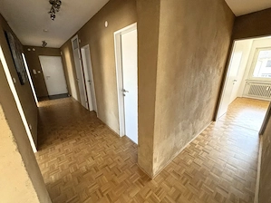 Helle 4,5 Zimmer Wohnung mit 2 Balkone  Bild 2