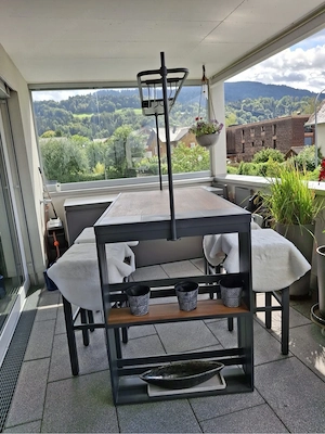 Stehbar mit 4 Hockern Bild 2