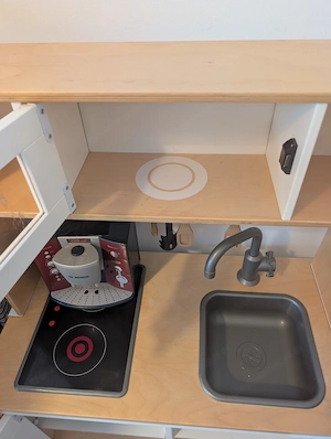 Kinderküche IKEA mit Kaffeemaschine & sonstigem Zubehör Bild 2
