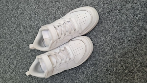 Nike Sportschuh Gr 33,5, weiß Bild 2