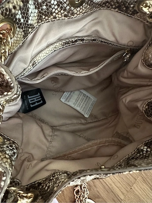 Guess Tasche Leoprint Bild 3