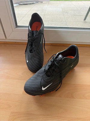 Brandneue Nike Phantom Fussballschuhe Bild 2