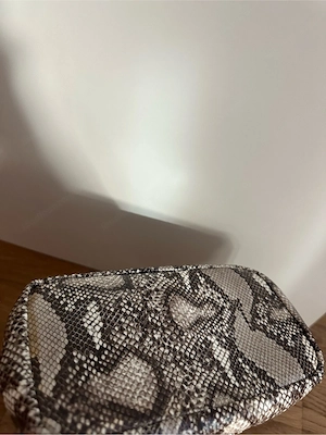 Guess Tasche Leoprint Bild 5