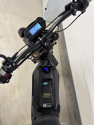 Sur-Ron Light Bee Elektro Moped mit nur 120KM Neuwertig Bild 4