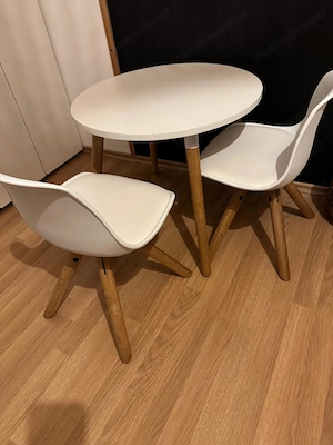 Kindertisch mit 2 Stühlen 